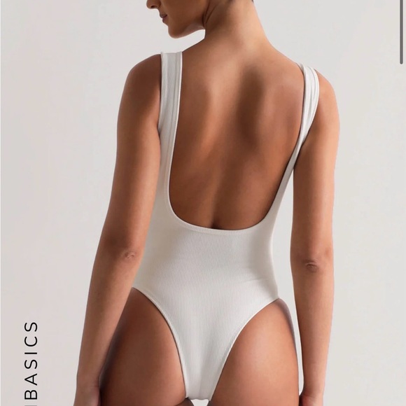 My Outfit Online Figure Texture One Piece Swimsuit in Black - Picture 4 of 8